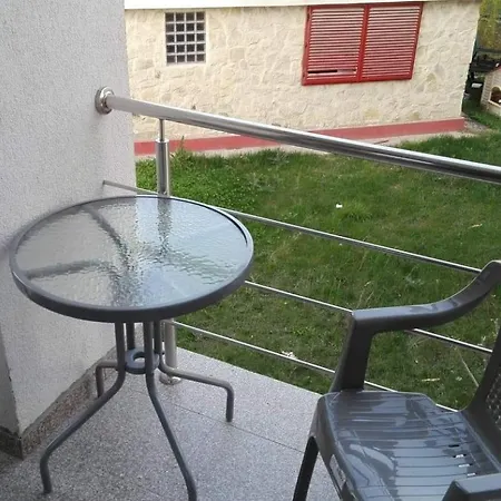 Bianca 2 アパート ナボダリ